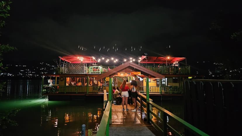 The HouseBoat Grill